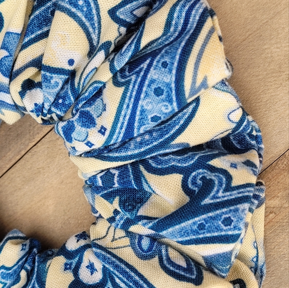 SCRUNCHIES - Picture 2 of 2